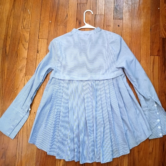 Pleated blouse size medium - Picture 4 of 4